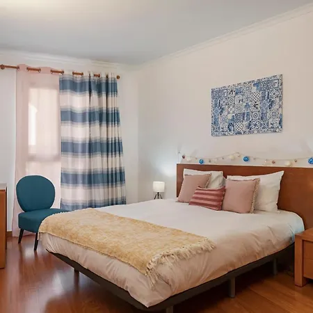 Lobo Marinho By An Island Apartment